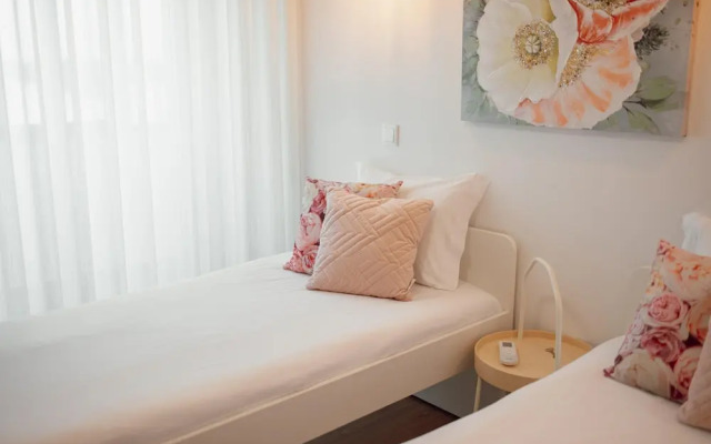 City Center Grand SEA View Terrace by Vacationy