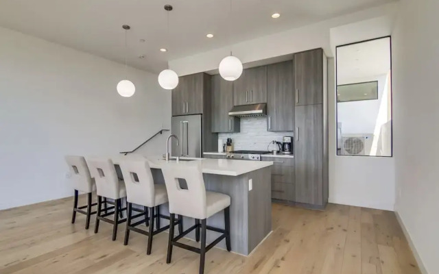 Spacious San Diego Loft wParking