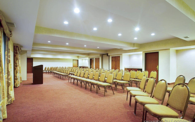 Best Western Plus Bourbonnais Hotel & Suites