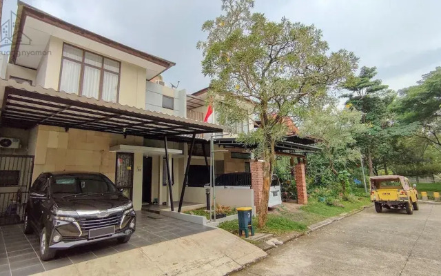 Atmosfer Guest House Sentul by Ruang Nyaman