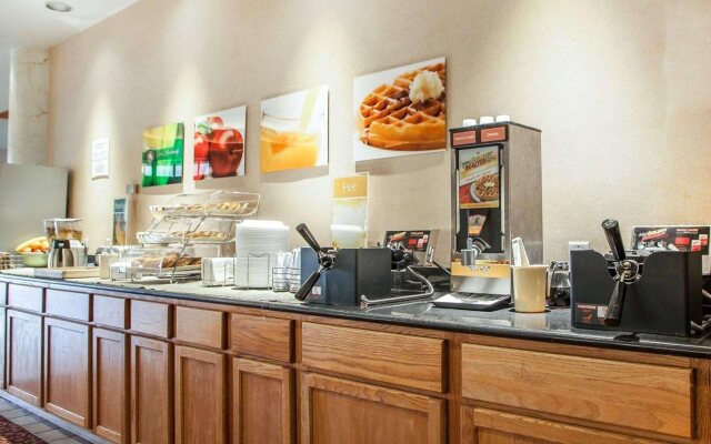 Quality Suites Milwaukee Airport