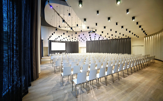 Sound Garden Hotel Airport