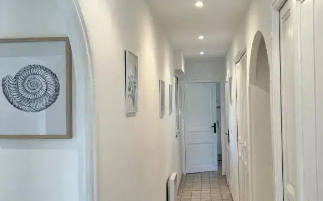 Spacious Family House Near The Sea