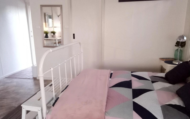 The Husky House 1 bedroom or 2 bedroom or The Husky Studio Suite stayinjervisbay com – Guest Rooms – Huskisson
