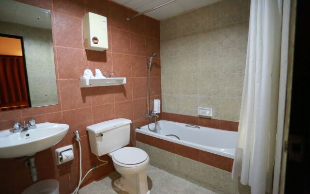 Travel Lodge Suriwongse - Adult only