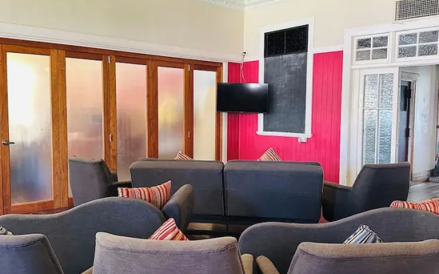 Mossman Exchange & Backpacker Resort