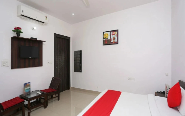 OYO 19535 Hotel Taj Niwas