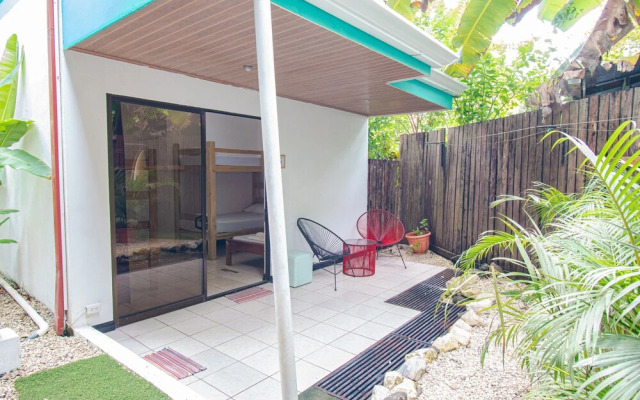 Tramonto ROJO Santa Teresa Guest House