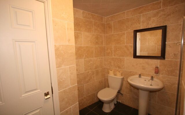 Central Studios Gloucester Road by Rooms Booked - Free Parking