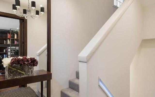 Spectacular Knightsbridge House Harrods 1 minute