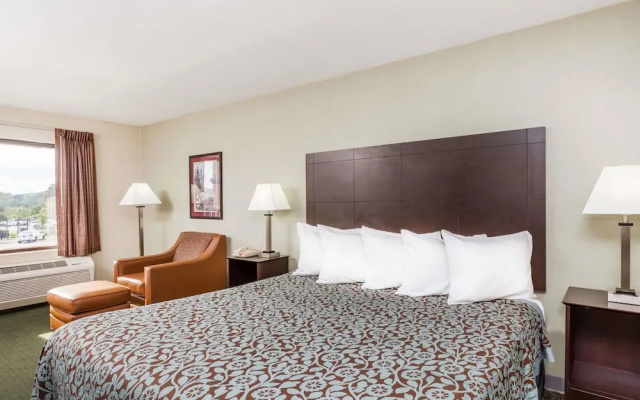Days Inn Hendersonville