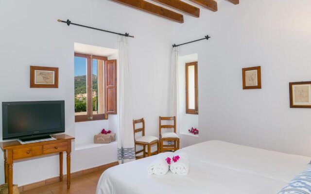 Historical house Mallorca pool wifi aircon/heat sleeps 12-14