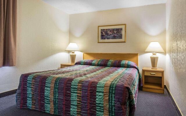 Rodeway Inn & Suites