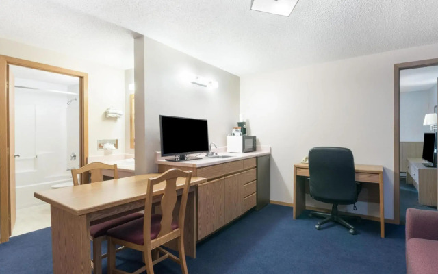 Super 8 By Wyndham Milbank