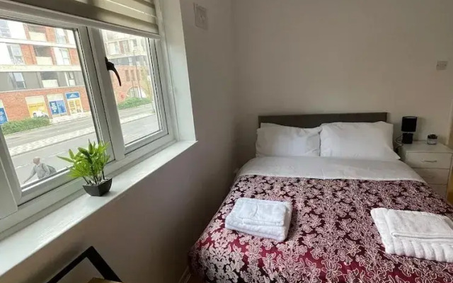 3-bed House - Garden & 30 Mins to Central London