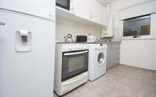 27 de Abril Apartment 25W