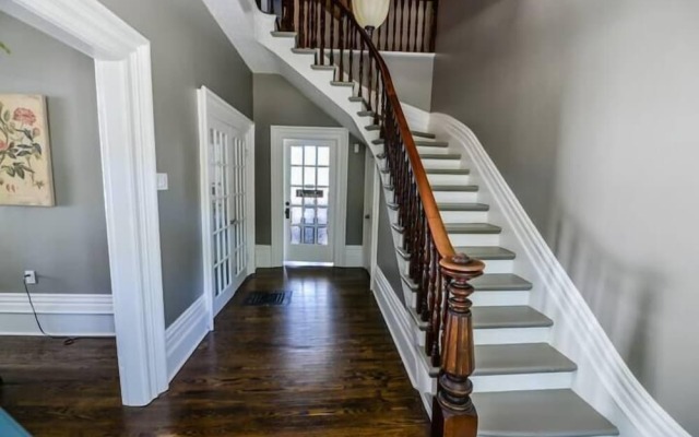 Stratford Suites - 66 Daly Ave