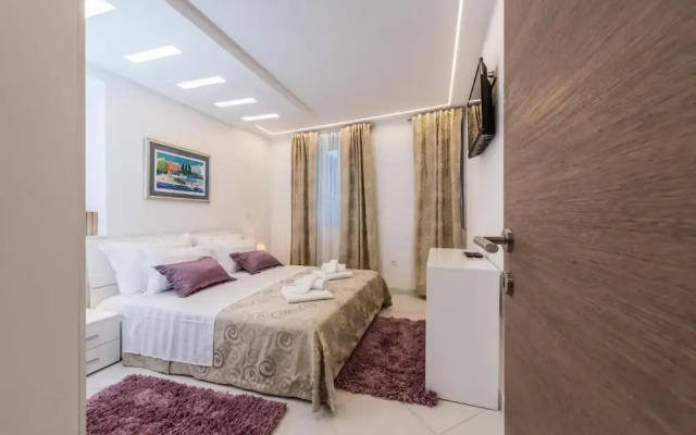 Good Life Deluxe Seafront Apartment