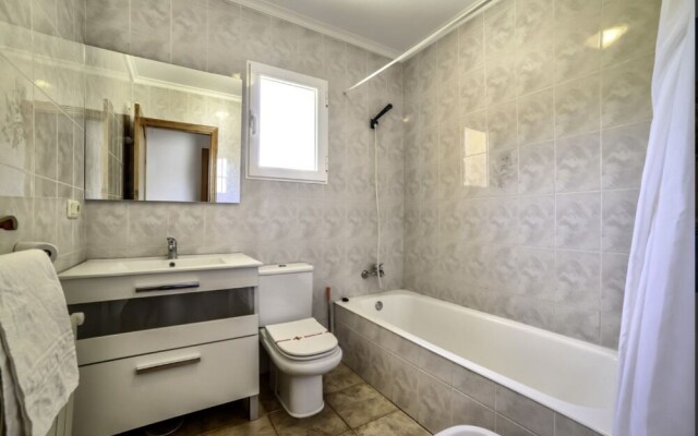 Villa - 5 Bedrooms - 107482