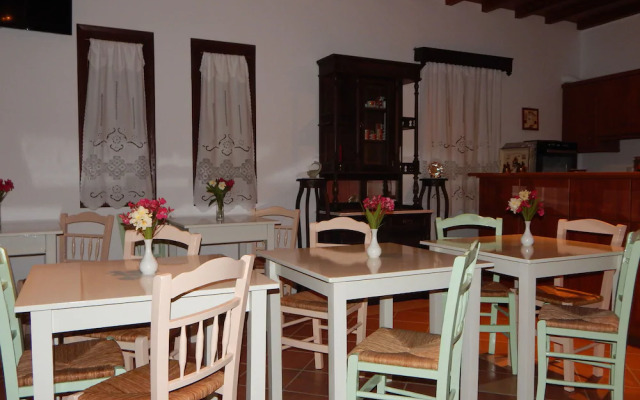 Tinos Suites & Apartments