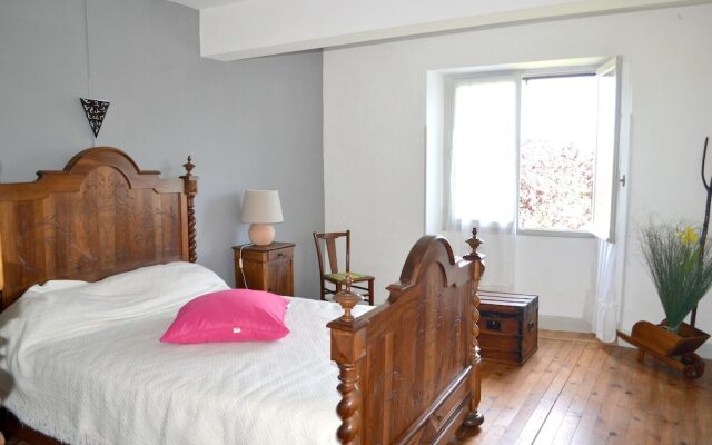 House With 3 Bedrooms in Vic-fezensac, With Wifi - 146 km From the Slo
