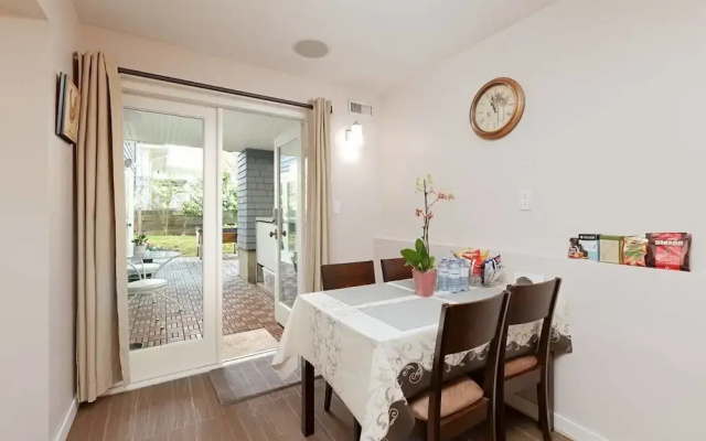 Private and Cozy Home in Kerrisdale