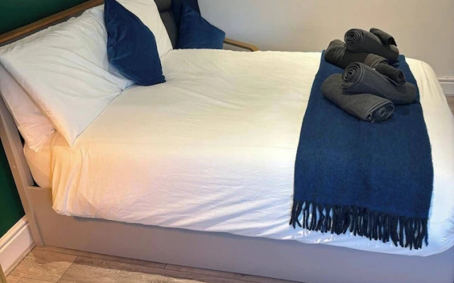 South Manchester 2-bed Apt With Ensuite, Sleeps 4