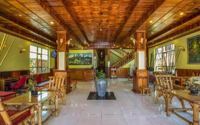 Side Walk Hotel