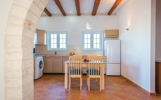 Stunning Home in Radonic With Wifi and 2 Bedrooms