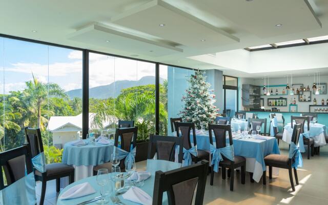 Skylight Suites Restaurant Bar