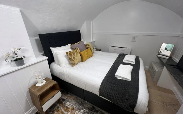 4 Berkeley Sq - YourApartment