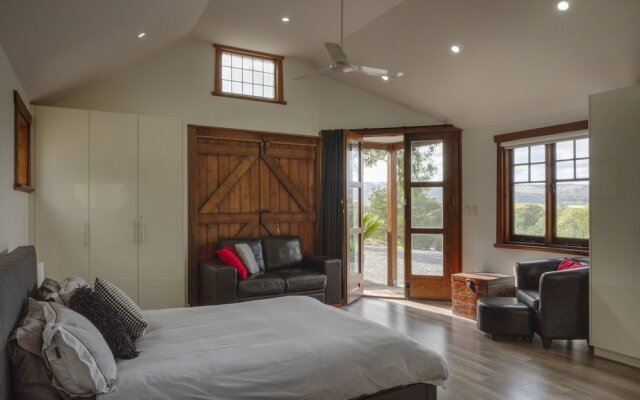 131 Your Vineyard Home in the heart of the Vale