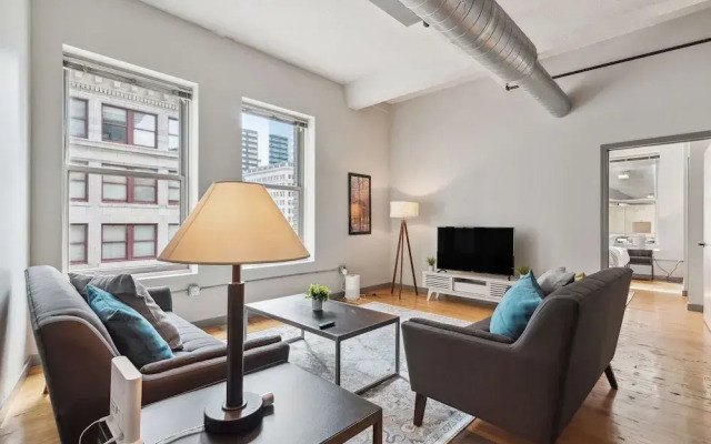 Spacious 2BR Downtown Retreat