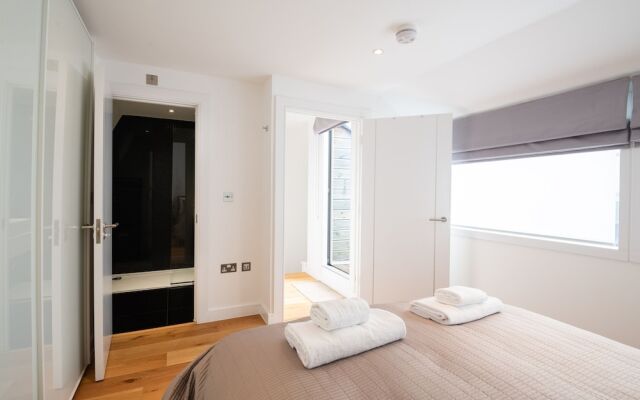 Trendy Queens Park Home Close to Hampstead by Underthedoormat