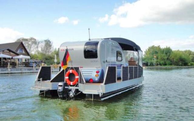 Hausboot _Wassercamper_ SCHW 930