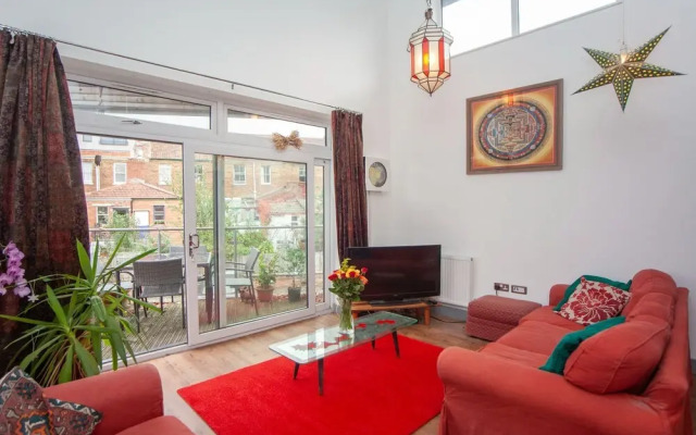 Special 3 Bedroom Townhouse With Parking in Bristol