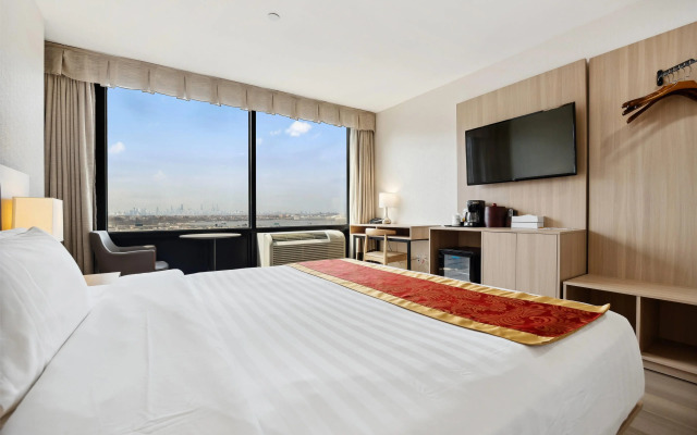 Ramada by Wyndham Flushing Queens