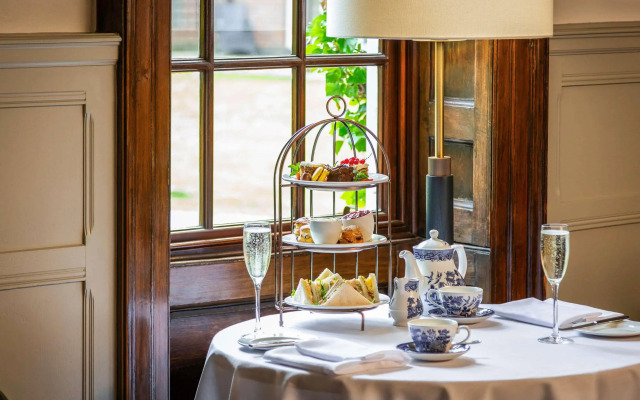Bush Hotel Farnham