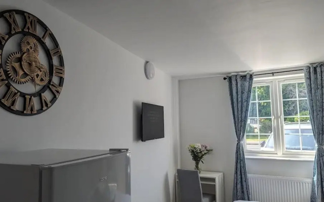 Tranquil Studio Retreat With Free Parking