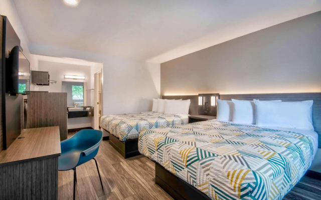 Motel 6 Marina, CA - Monterey