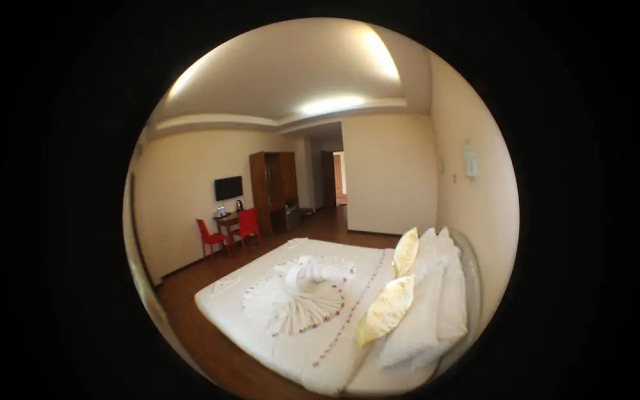 Law Ka Thit Sar Hotel - Hostel