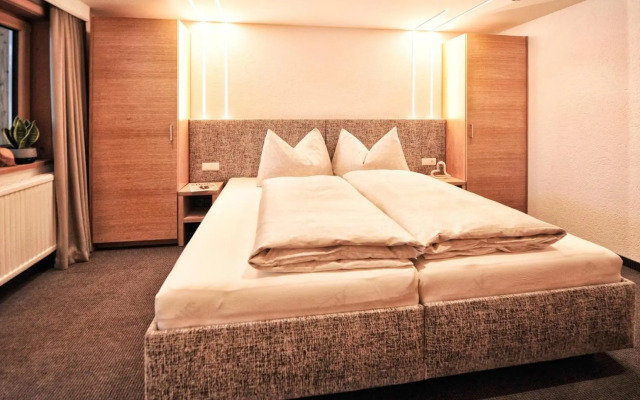 Mountain Apartments - living by Salner