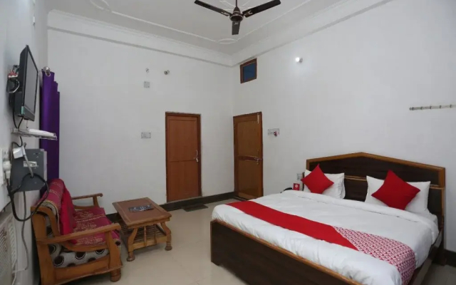 OYO 26852 Hanumant Palace