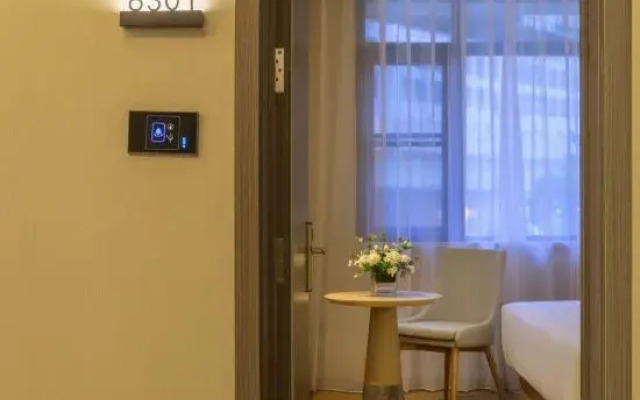 Orange Hotel (Shanghai Jiaotong University, Jiangchuan Road Metro Station)