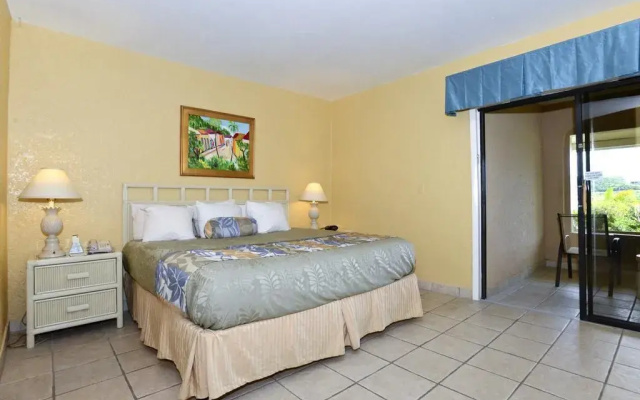 Lindbergh Bay Hotel and Villas