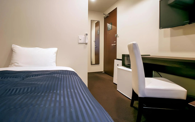 Hotel Live Max Yokohama Motomachi Ekimae - Image 6