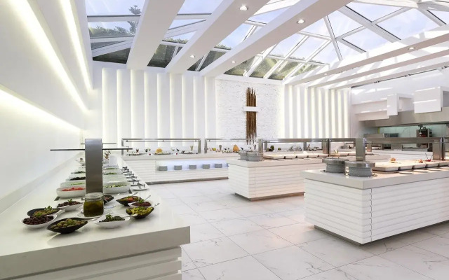 Dimitra Beach Hotel & Suites