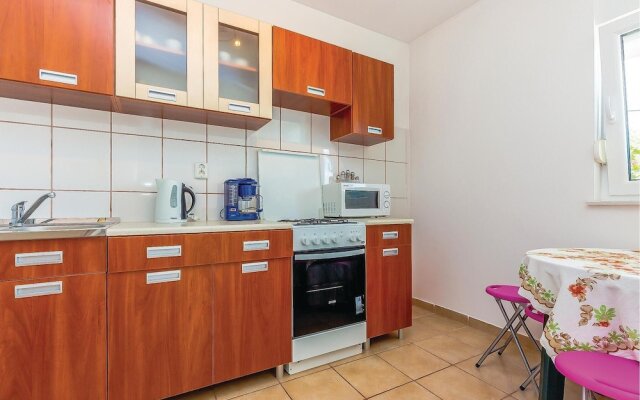 Stunning Apartment in Grizane With 2 Bedrooms