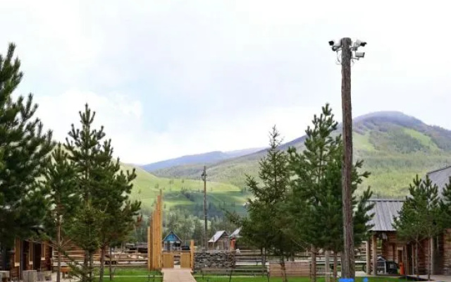 A Squirrel B&B – Outside – Altay