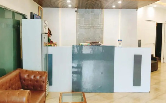 Fabhotel Lazeeno